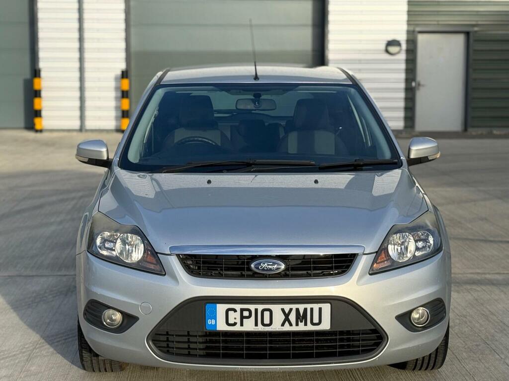 Ford Focus Hatchback 1.6 Zetec 201010 CP10XMU Silver #2