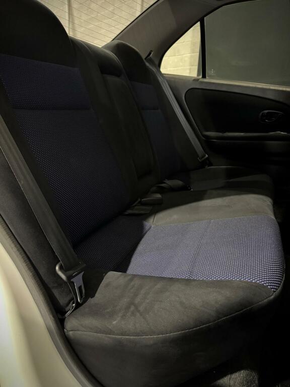 Mitsubishi Lancer 1.6 Glx Silver #30