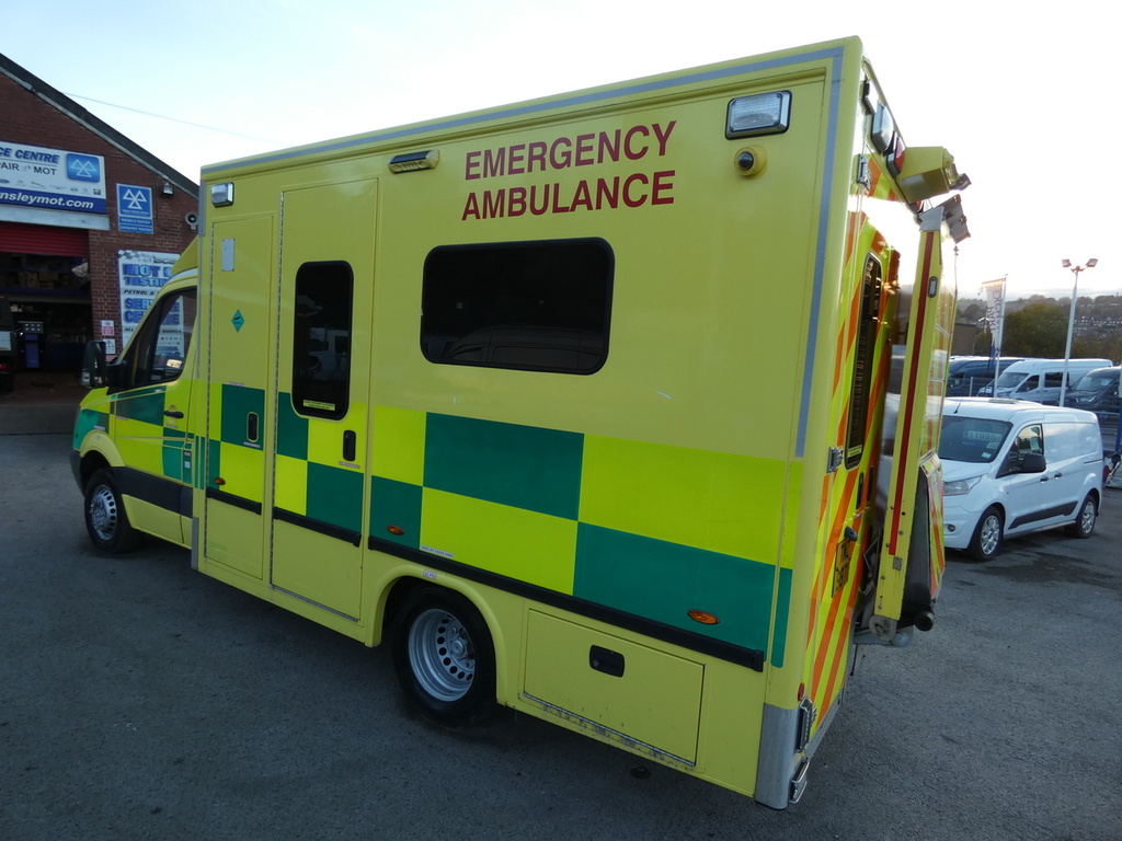 Mercedes-Benz Sprinter 519 3.0Cdi 190Ps Ex Ambulance Begging To Be Conver Yellow #4