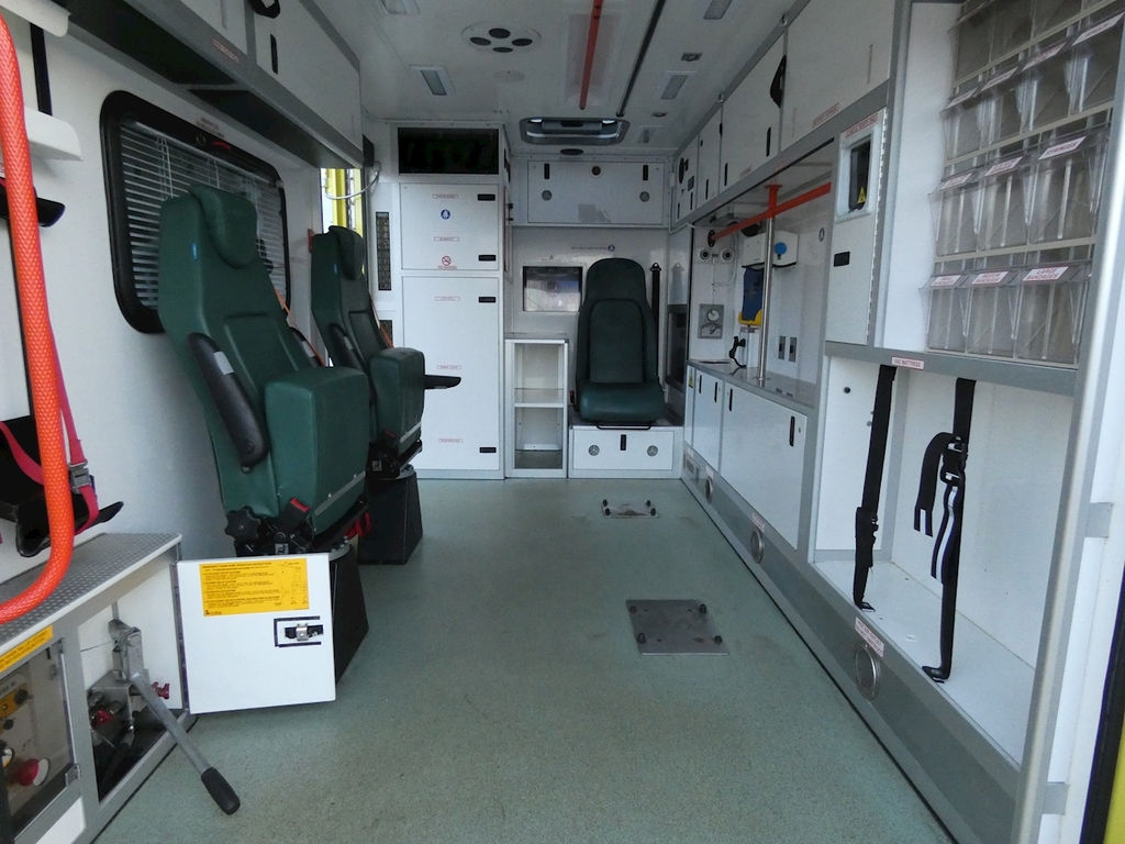 Mercedes-Benz Sprinter 519 3.0Cdi 190Ps Ex Ambulance Begging To Be Conver Yellow #3