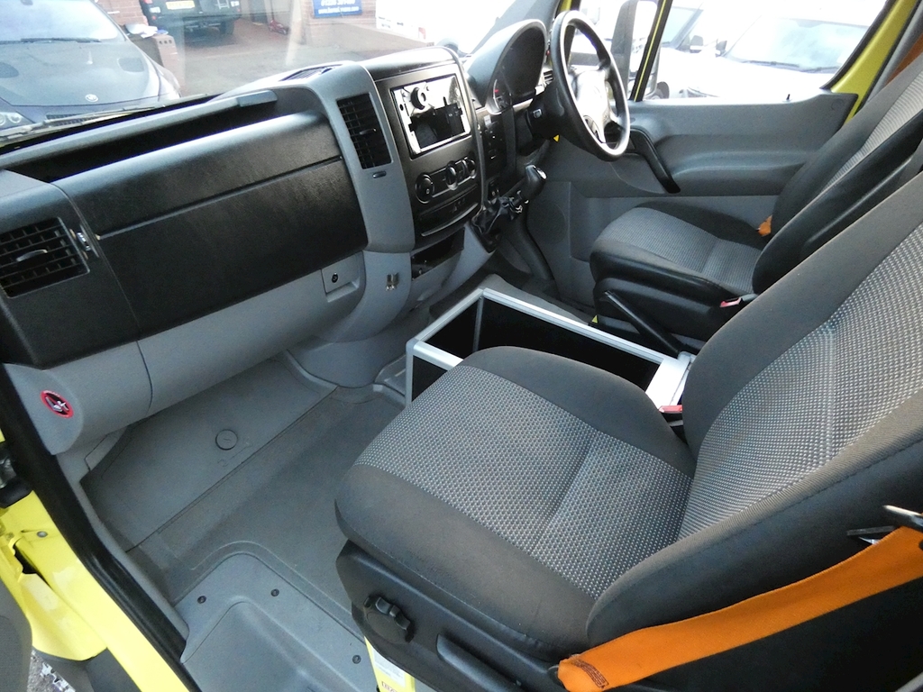 Mercedes-Benz Sprinter 519 3.0Cdi 190Ps Ex Ambulance Begging To Be Conver Yellow #2