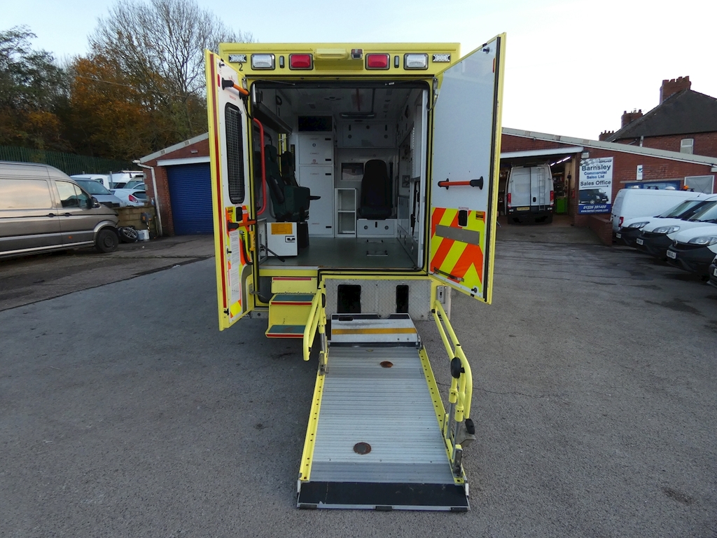 Mercedes-Benz Sprinter 519 3.0Cdi 190Ps Ex Ambulance Begging To Be Conver Yellow #5
