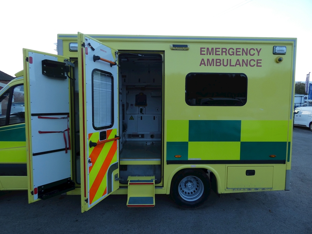 Mercedes-Benz Sprinter 519 3.0Cdi 190Ps Ex Ambulance Begging To Be Conver Yellow #6