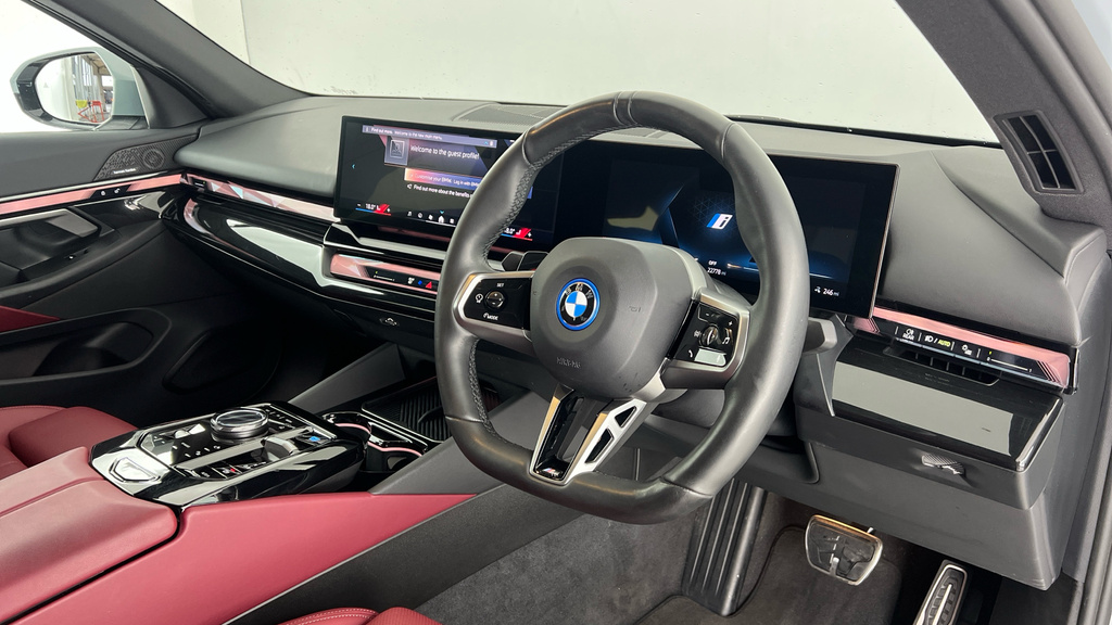 BMW i5 40 83.9Kwh M Sport Pro Saloon Ed LL73ZWB Grey #6