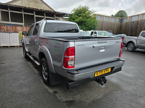 Toyota HILUX Invincible X 4X4 Silver #6