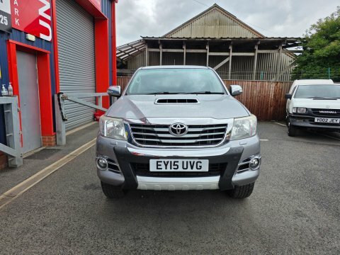 Toyota HILUX Invincible X 4X4 Silver #2