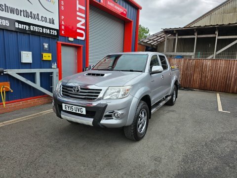 Toyota HILUX Invincible X 4X4 Silver