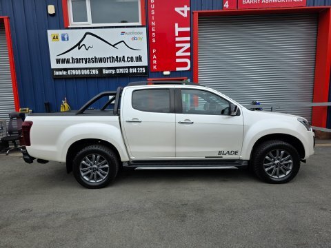 Isuzu D-Max Blade Dcb FJ20XJC White #4