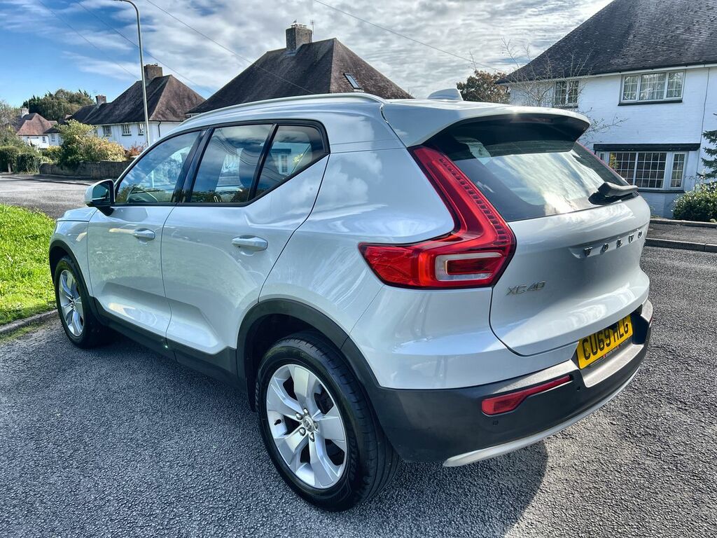 Volvo XC40 D3 Momentum Pro Awd CU69HLG White #6
