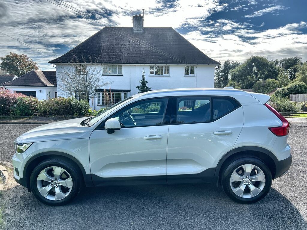 Volvo XC40 D3 Momentum Pro Awd CU69HLG White #5