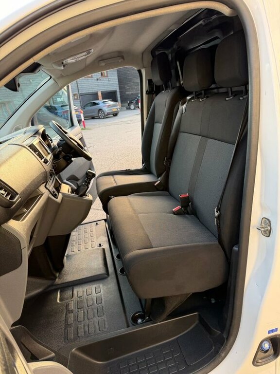 Vauxhall Vivaro Turbo D 2900 Dynamic VK72RPX White #6