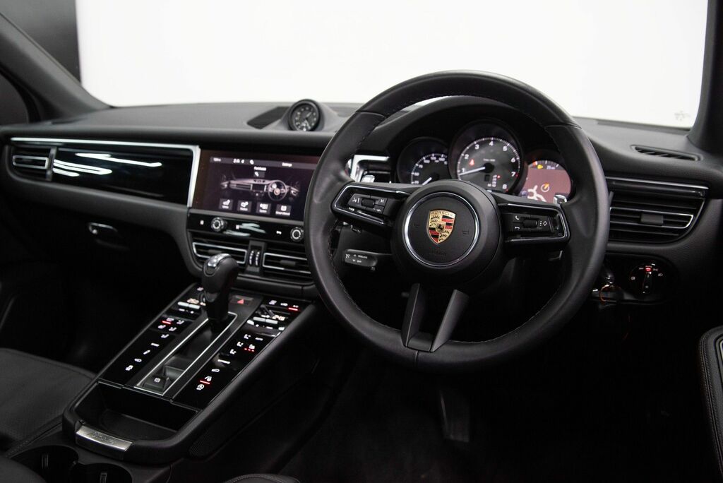 Porsche Macan Automatic YK24TDO Red #3