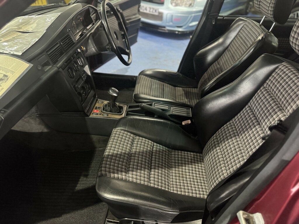 Mercedes-Benz 190 E Auto Red #31