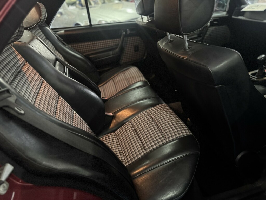 Mercedes-Benz 190 E Auto Red #25