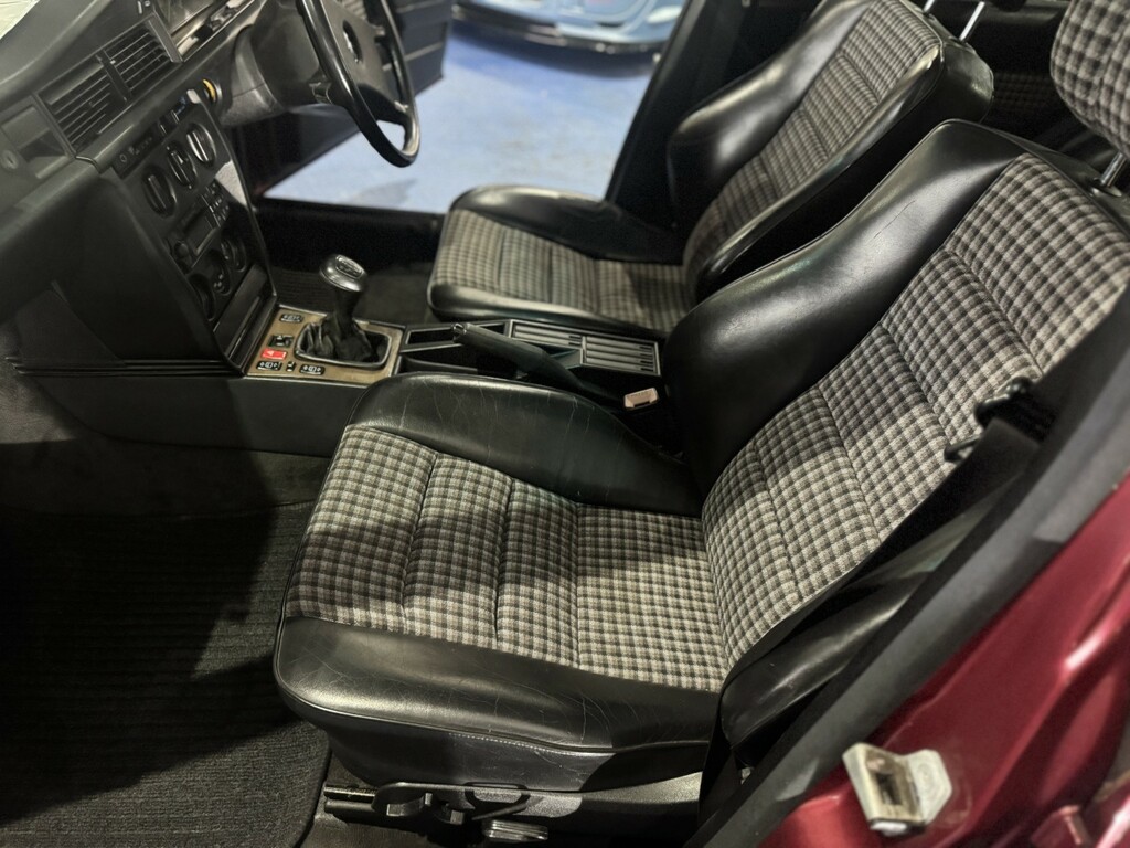 Mercedes-Benz 190 E Auto Red #32