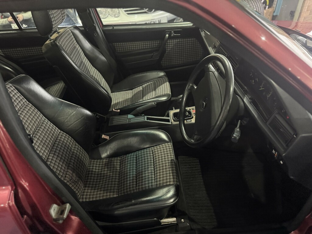 Mercedes-Benz 190 E Auto Red #26