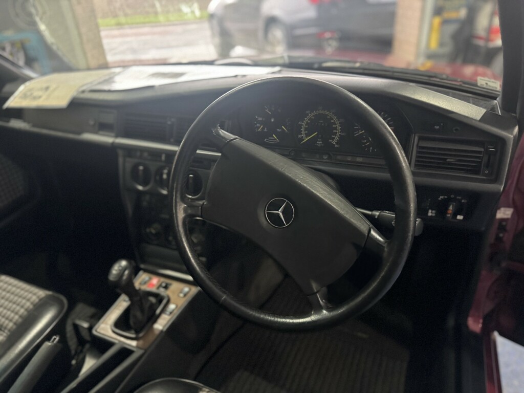 Mercedes-Benz 190 E Auto Red #29