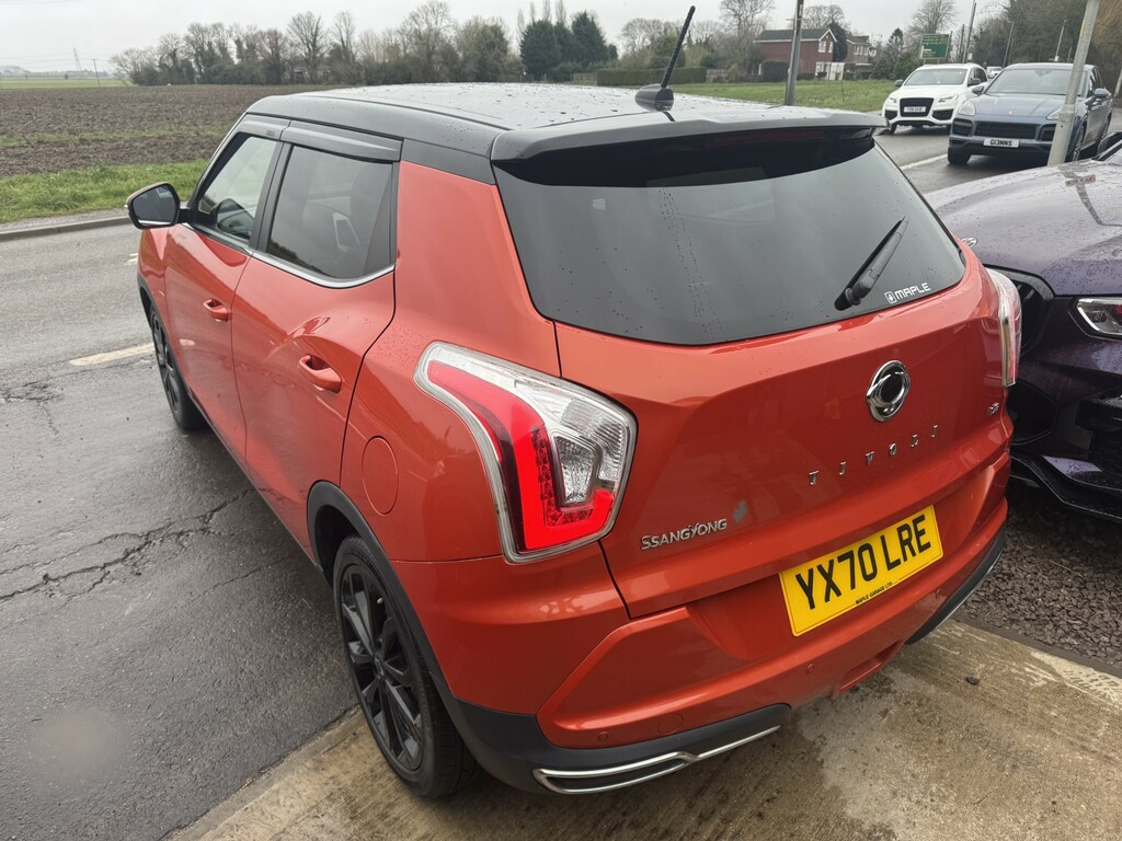 SsangYong Tivoli Suv 1.6 P Le 2020 Orange #4