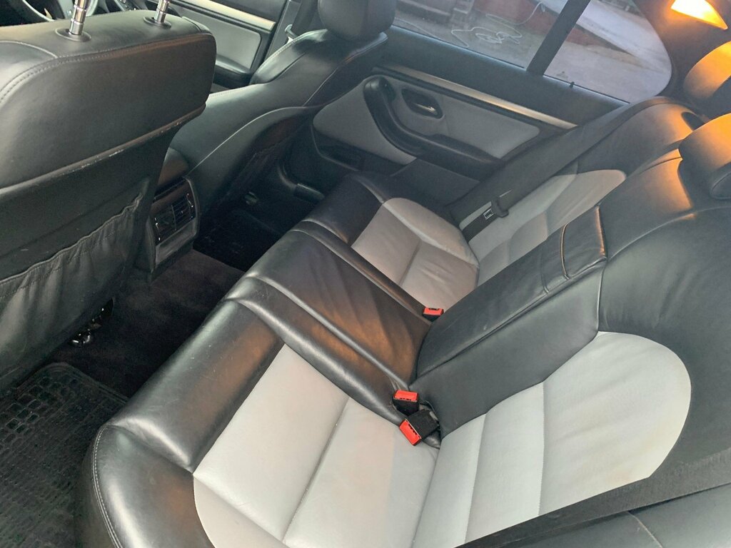 BMW M5 4.9 4dr Silver #3