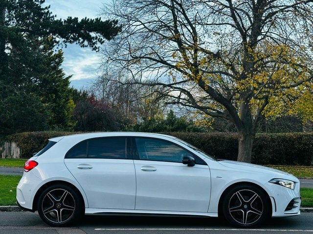Mercedes-Benz A Class 1.3 A180 Amg Line Edition Executive Hatchback SD71MTX White #4