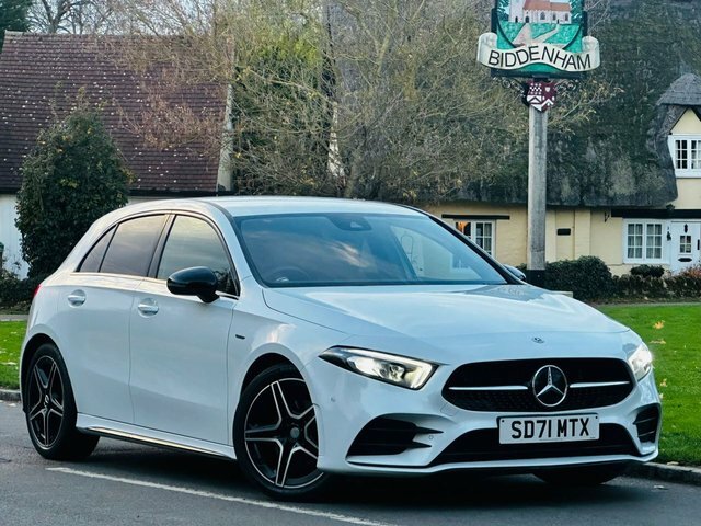 Mercedes-Benz A Class 1.3 A180 Amg Line Edition Executive Hatchback SD71MTX White #2