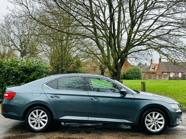 Skoda Superb 2.0 Tdi Se Business Hatchback Dsg Euro CX17YWM Grey #4