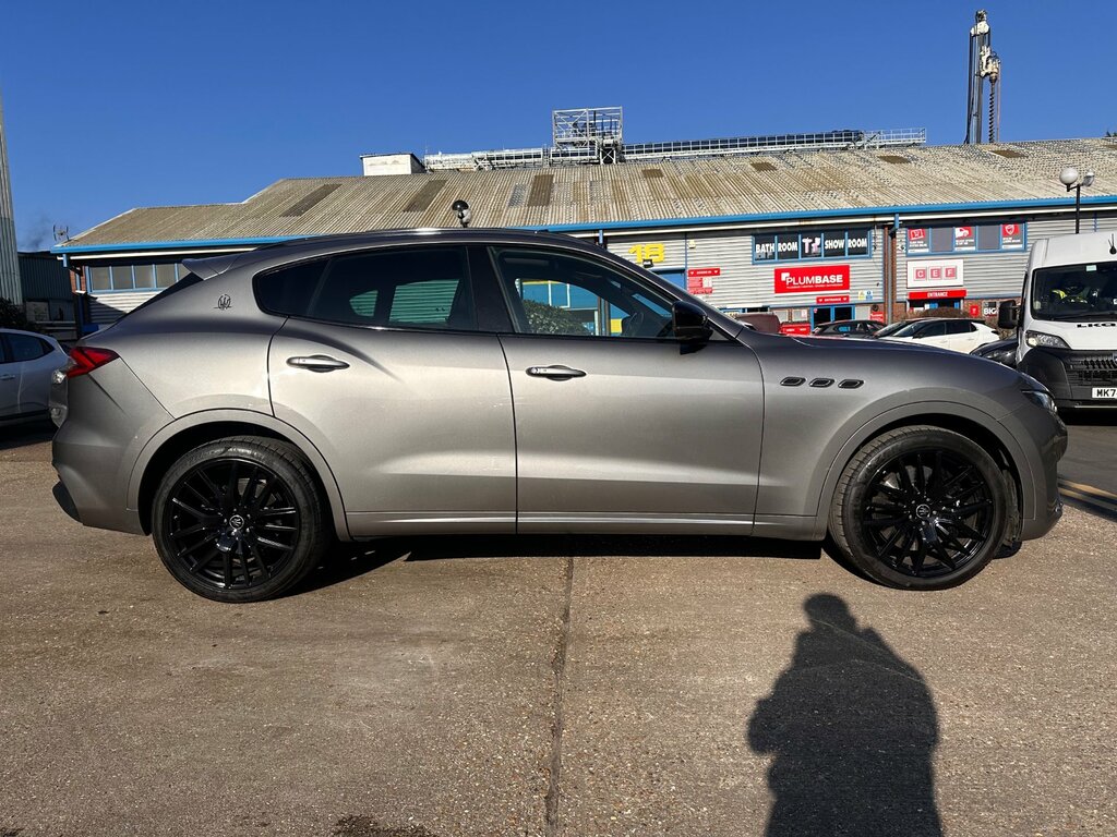 Maserati Levante V6 Gransport Grey #3
