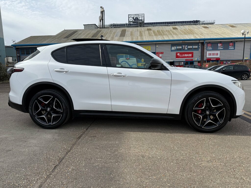 Alfa Romeo Stelvio 2.0 Turbo 280 Ti RJ69KBX White #3