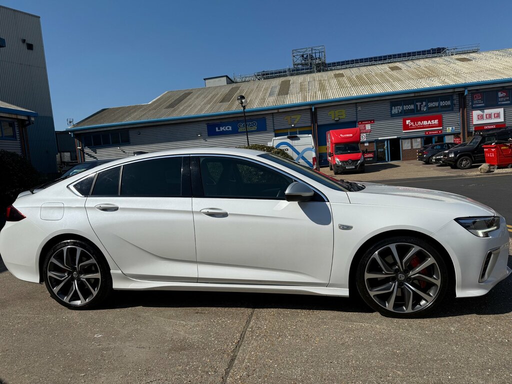 Vauxhall Insignia 2.0 Turbo 230 Awd Gsi White #3