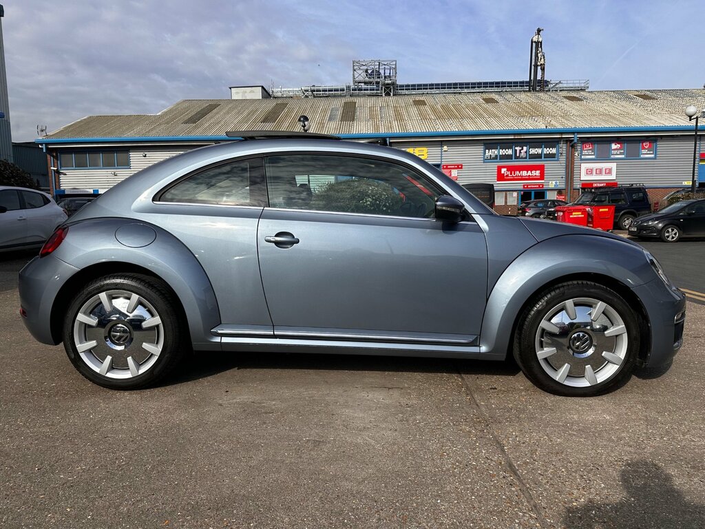 Volkswagen Beetle Design Tsi Bluemotion Technology Dsg 3-Door Blue #3