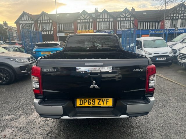 Mitsubishi L200 2020 2.2 Di-d Dc Warrior Pickup Double Cab Die DP69ZYF Black #4