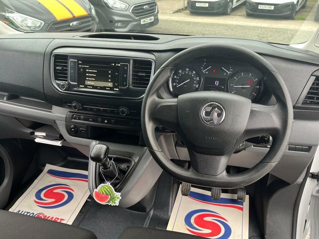 Vauxhall Vivaro 1.5 Turbo D 2900 Dynamic Panel Van 6Dr Manu DY72XGJ White #2