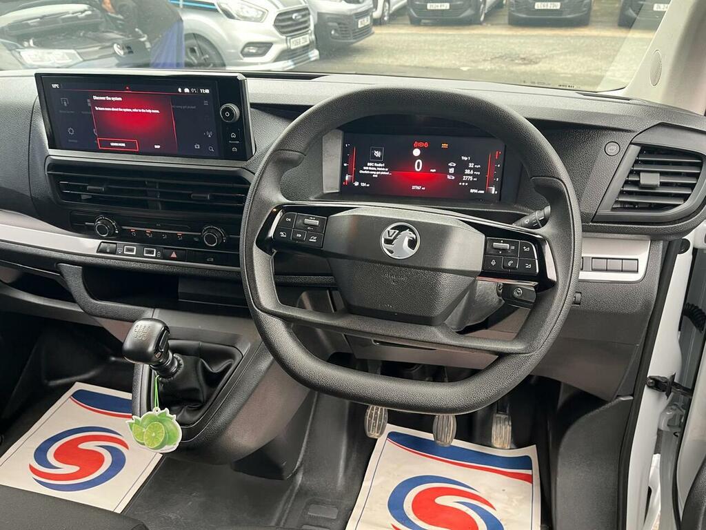 Vauxhall Vivaro Turbo D Prime DN74RKF White #4