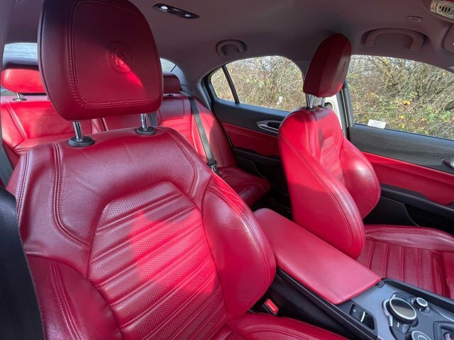 Alfa Romeo Giulia 2.2 Td Speciale Saloon Euro 6 S S YM67LXF Red #4