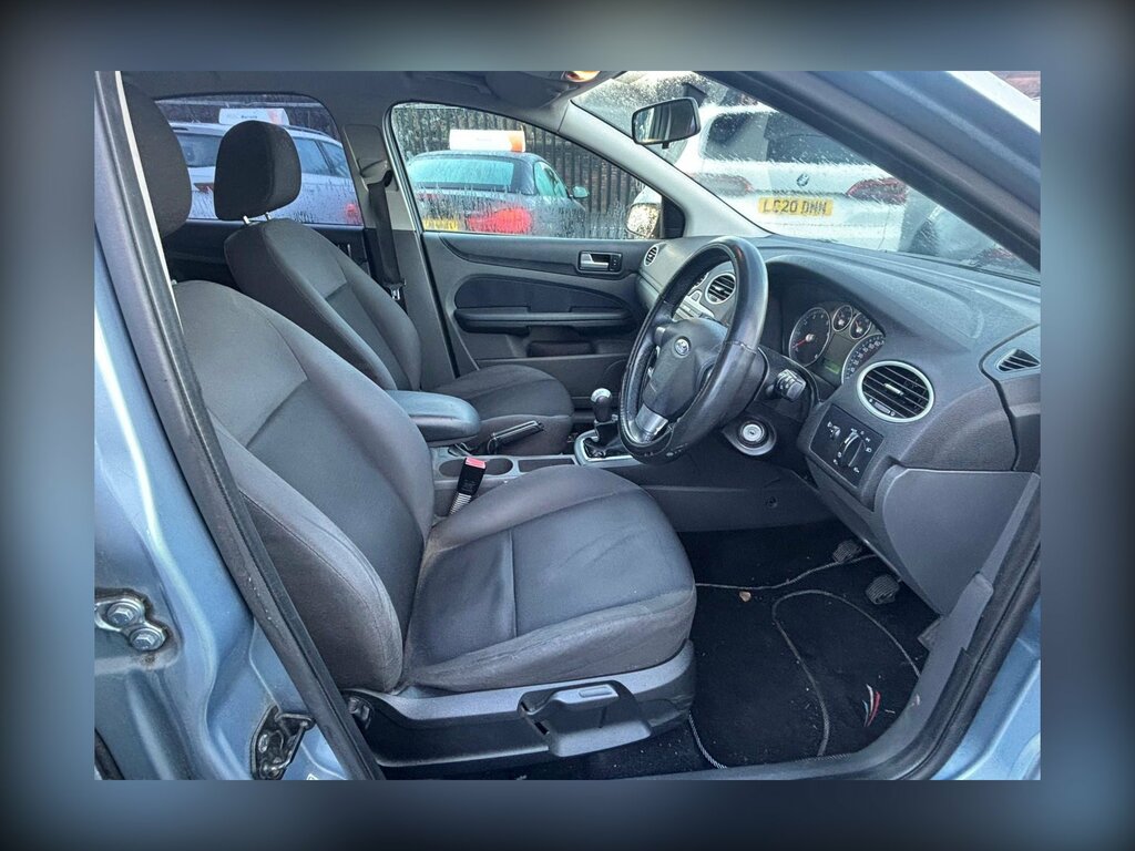 Ford Focus 1.6 Zetec Climate Hatchback 161 Blue #4