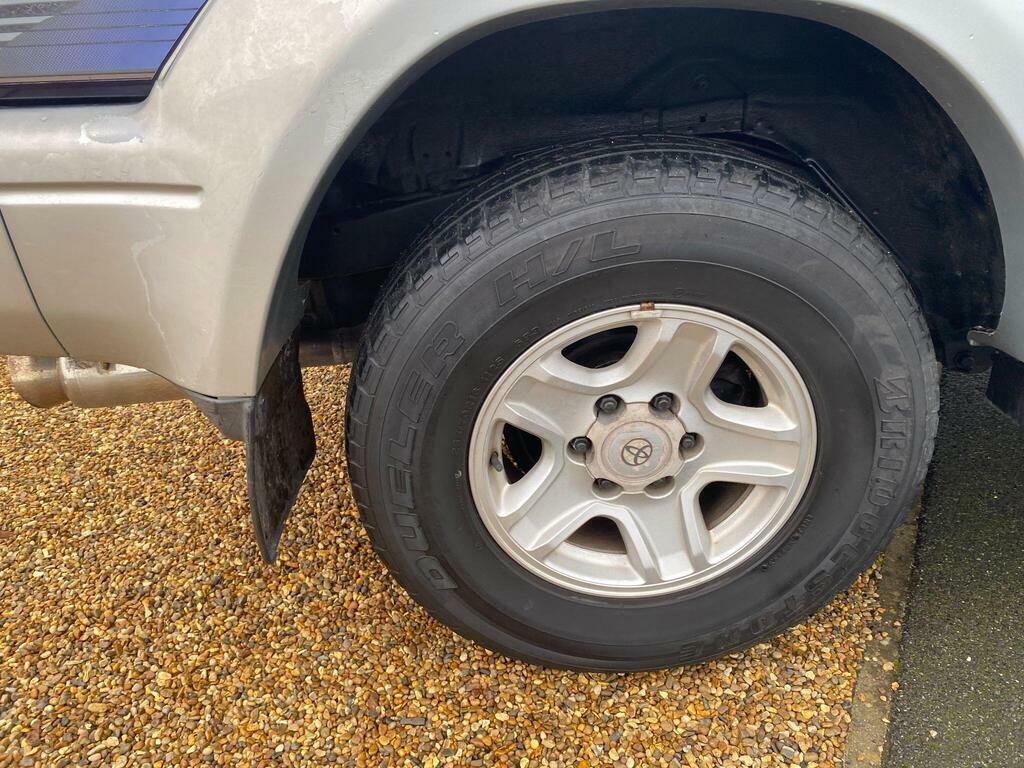 Toyota Land Cruiser 4.75V8 VX Active Silver #8