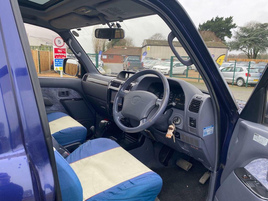 Toyota Land Cruiser 4.75V8 VX Active Silver #9