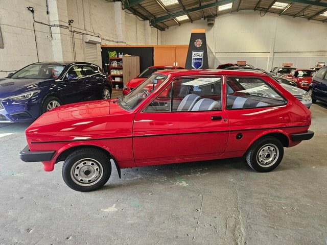 Ford Fiesta 0L Red #4