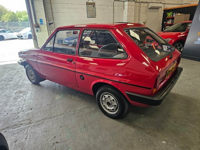 Ford Fiesta 0L Red #5
