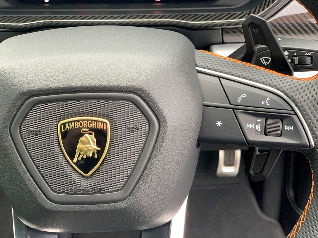 Lamborghini Urus Limited Edition White #40
