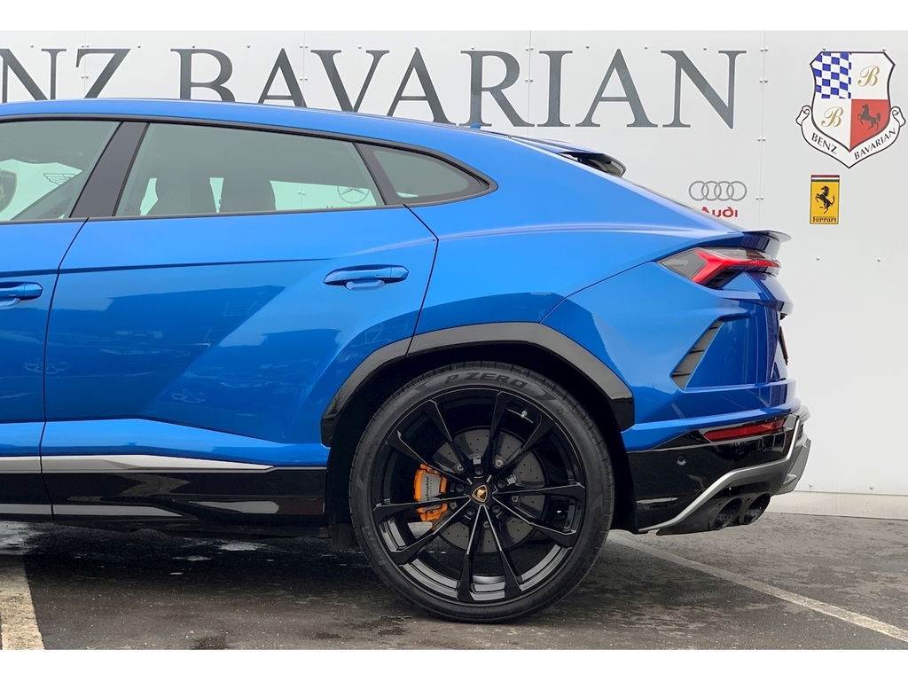 Lamborghini Urus Limited Edition White #29