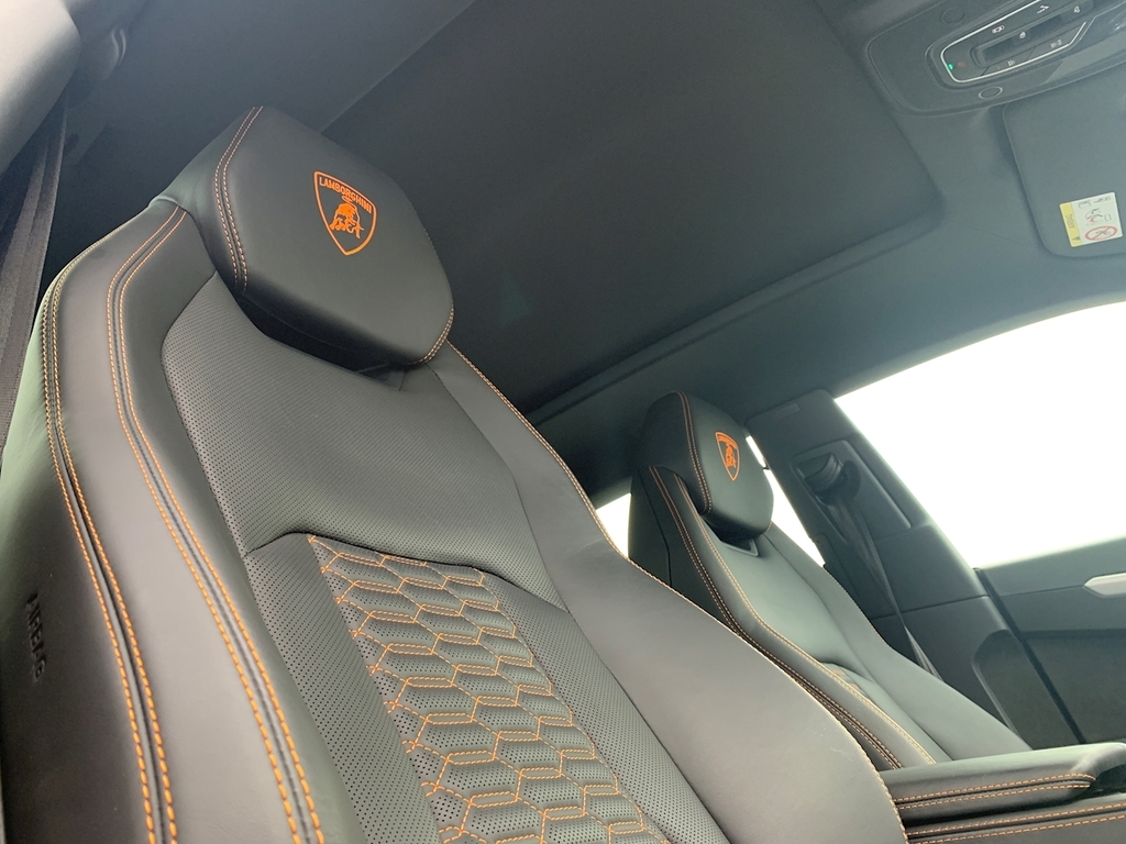 Lamborghini Urus Limited Edition White #64