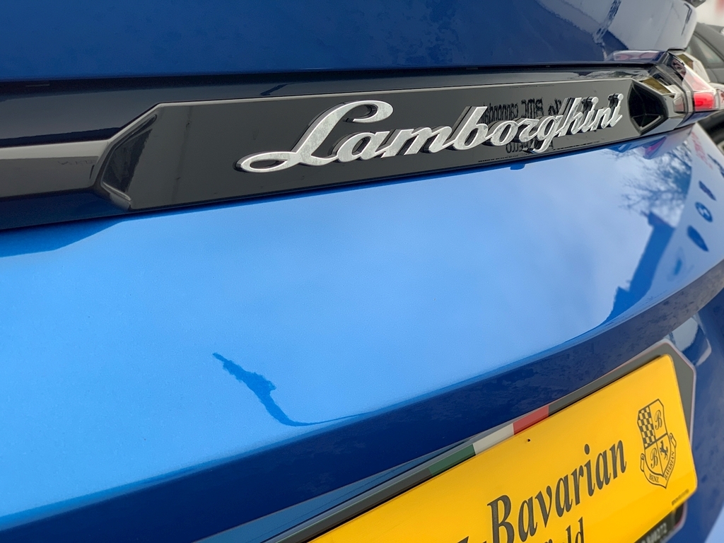 Lamborghini Urus Limited Edition White #9