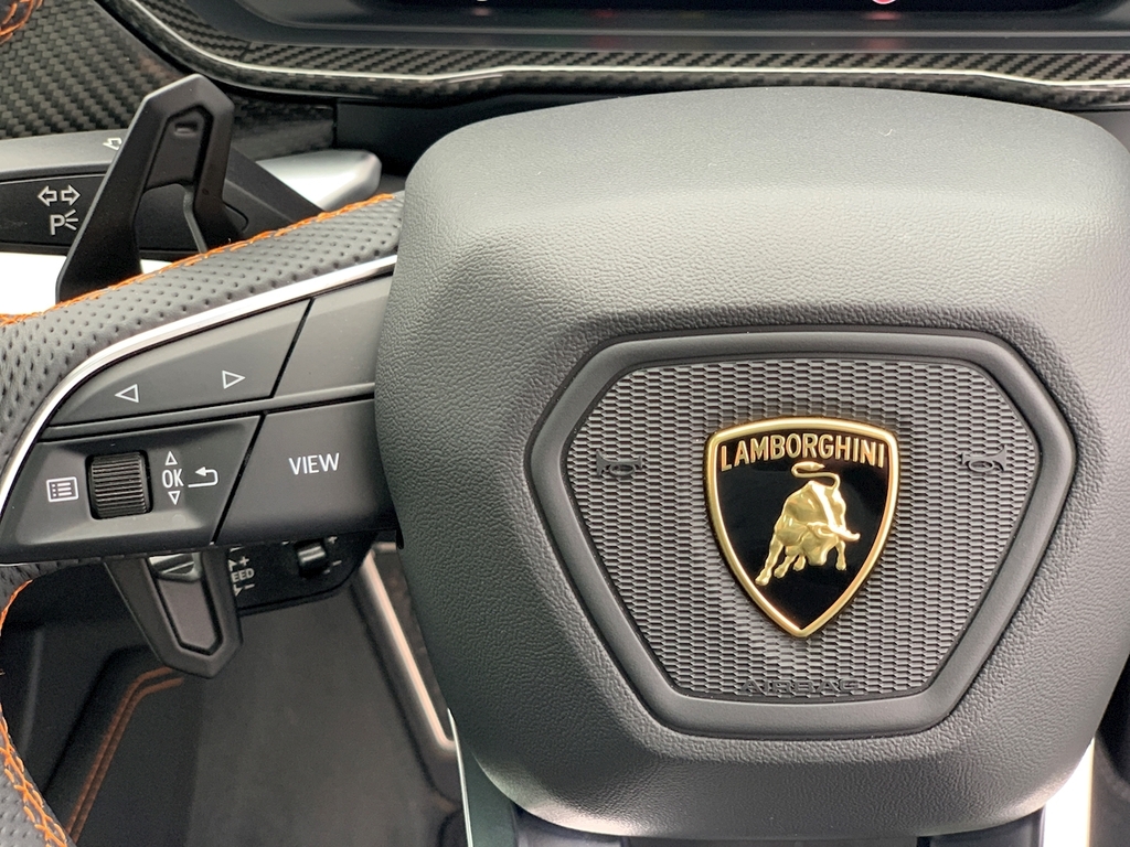 Lamborghini Urus Limited Edition White #39