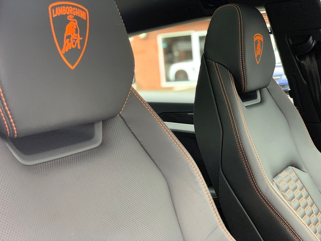 Lamborghini Urus Limited Edition White #61