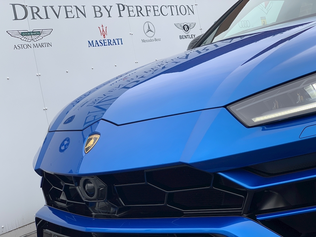 Lamborghini Urus Limited Edition White #33