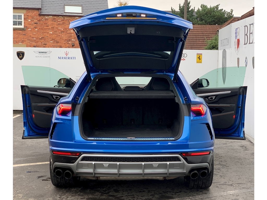 Lamborghini Urus Limited Edition White #36