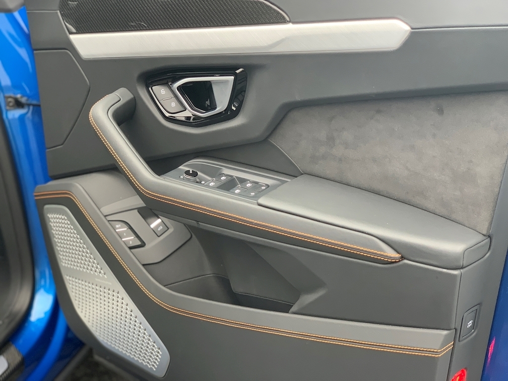 Lamborghini Urus Limited Edition White #59