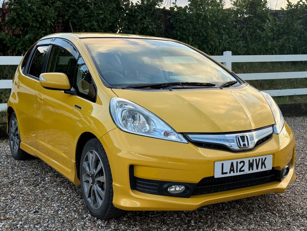 Honda Fit Rs 1.5 White #1