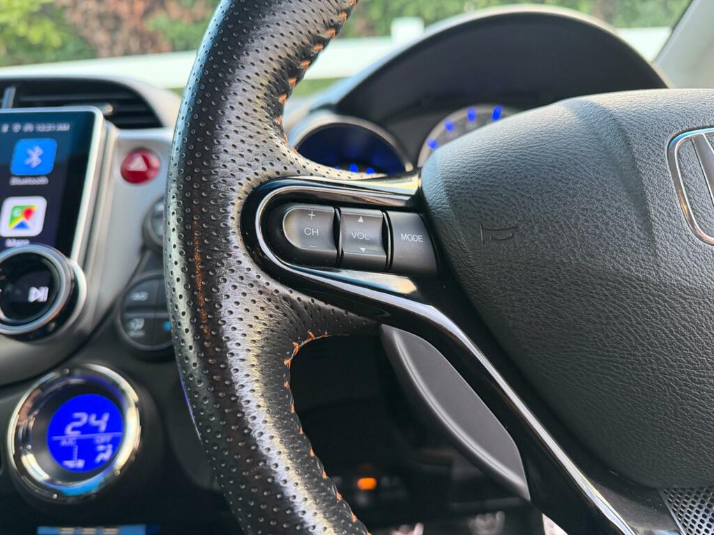 Honda Fit Rs 1.5 White #27